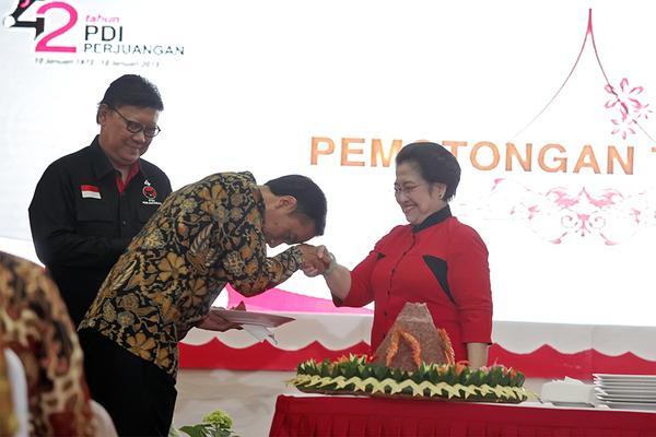 &#91;Sadar dirong-rong terus&#93; Pendekar Jokowi Unjuk Gigi ke Mega-Paloh