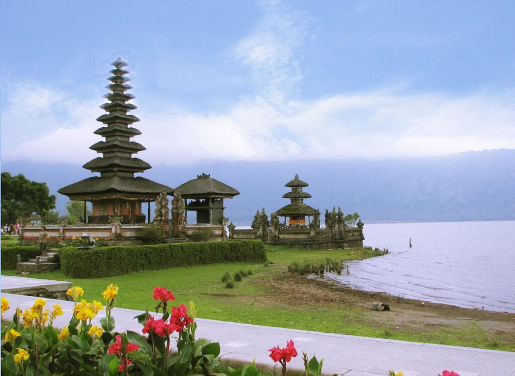 “Kamuflase Bali: Tentangku, Mereka dan Kita”