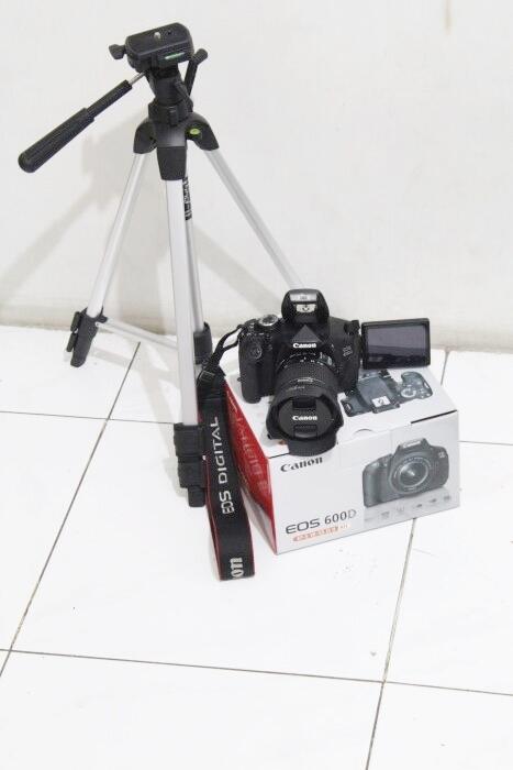 DSLR CANON EOS 600D + EF 18-55 IS II KIT (Garansi DS s/d Des 2015)