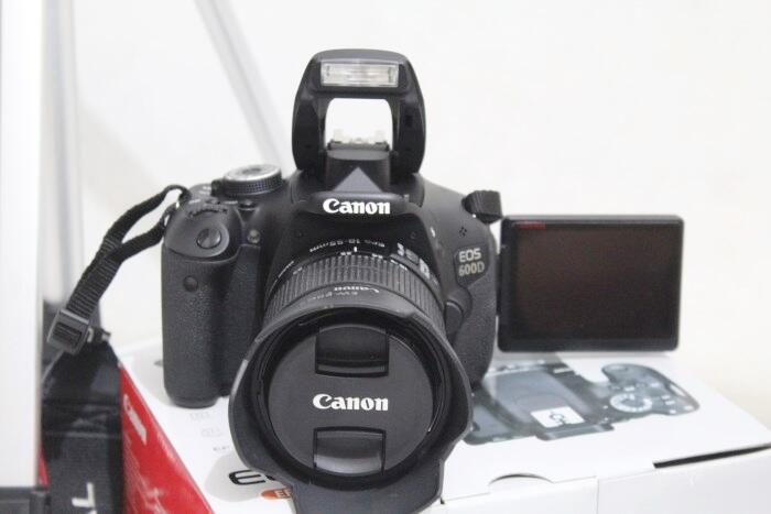 DSLR CANON EOS 600D + EF 18-55 IS II KIT (Garansi DS s/d Des 2015)