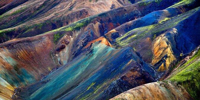 Brennisteinsalda, indahnya gunung paling warna-warni di Islandia