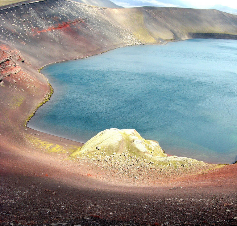 Brennisteinsalda, indahnya gunung paling warna-warni di Islandia