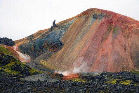 Brennisteinsalda, indahnya gunung paling warna-warni di Islandia