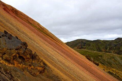 Brennisteinsalda, indahnya gunung paling warna-warni di Islandia