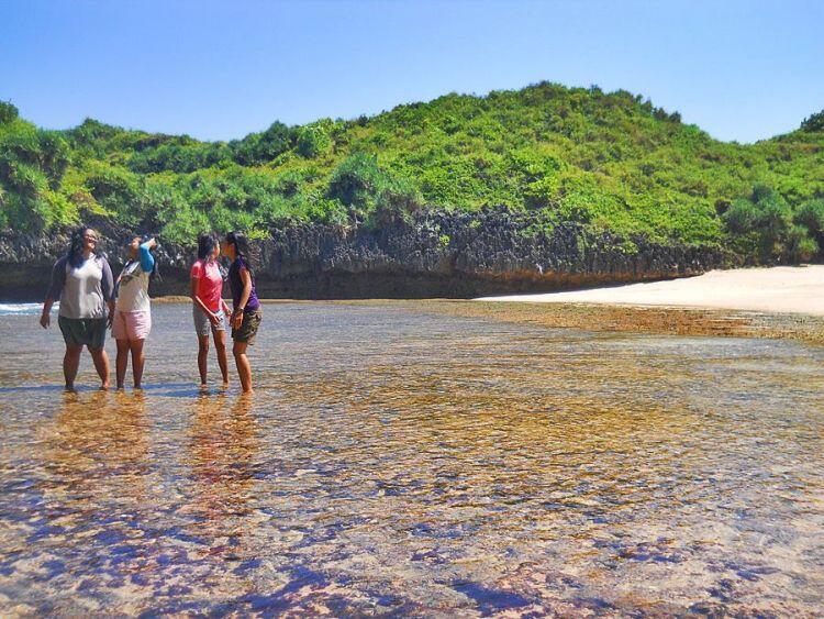 10 Cara Jitu Berlibur Hemat Saat Peak Season