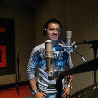 SADIS.., Penyanyi Ini Bikin Panas Dingin Lantaran Terong-Terongan