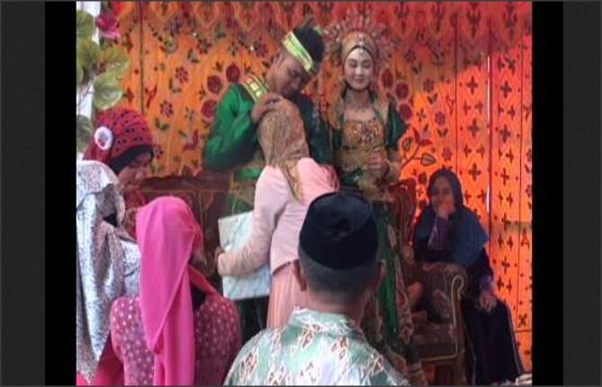 Lo Harus Gimana Ya Ketika Mantan Jadi Manten ?