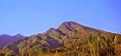 5 Gunung Angker di Pulau Jawa 