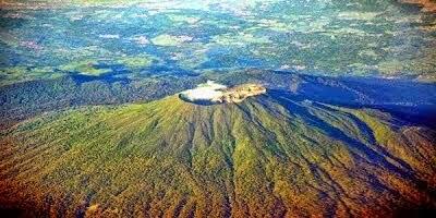 5 Gunung Angker di Pulau Jawa 