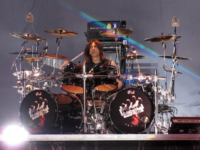 Kumpulan Intro Lagu Dari Pattern Drum yang menjadi “Signature” sebuah lagu :