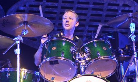 Kumpulan Intro Lagu Dari Pattern Drum yang menjadi “Signature” sebuah lagu :