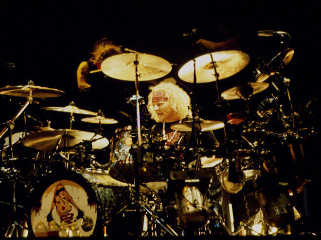 Kumpulan Intro Lagu Dari Pattern Drum yang menjadi “Signature” sebuah lagu :