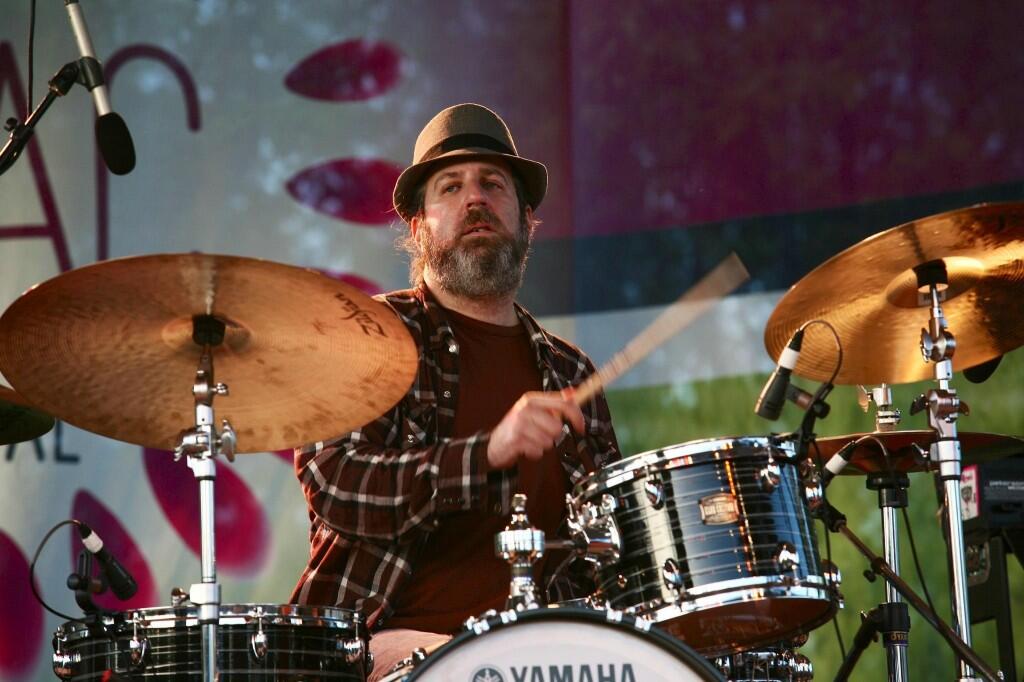 Kumpulan Intro Lagu Dari Pattern Drum yang menjadi “Signature” sebuah lagu :