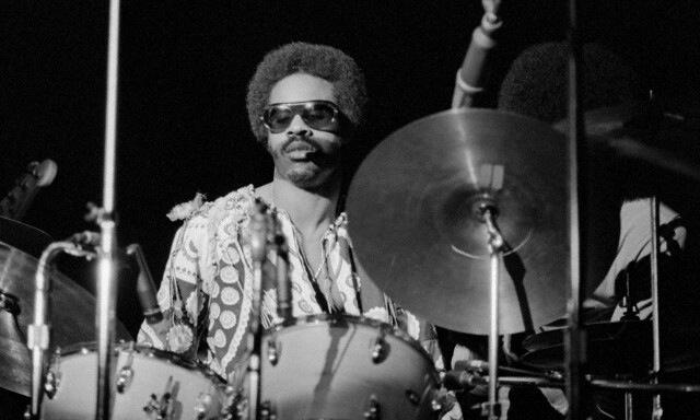 Kumpulan Intro Lagu Dari Pattern Drum yang menjadi “Signature” sebuah lagu :