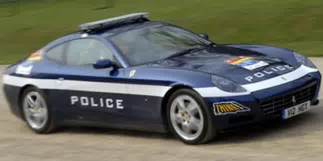 Mobil Polisi Terseksi di Belahan Dunia