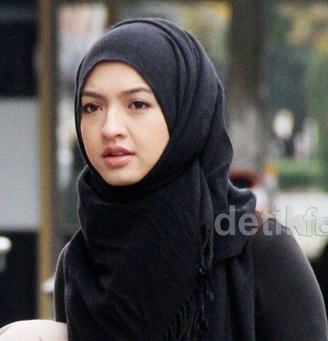 (Kasihan Gan) Mengasuh Bayi Orangutan, Raline Shah Dapat Kecaman Keras