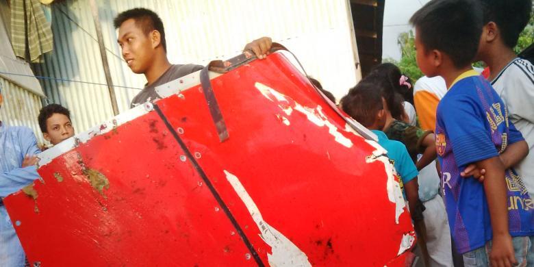 |Minta Uang| Temukan Serpihan Diduga AirAsia QZ8501, Nelayan Ogah Serahkan ke Tim SAR