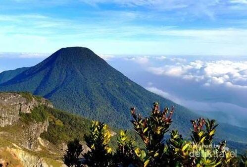 &#91;Wajib&#93; 5 Jalur Trekking Paling Oke di Indonesia