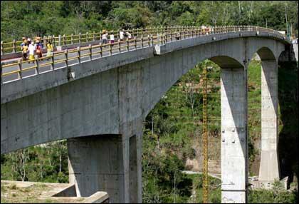 Melihat jembatan-jembatan yang terdapat di Indonesia