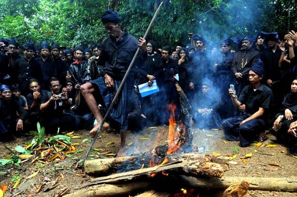 Inilah Suku-Suku Terpencil yang ada di Indonesia