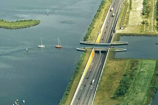 7 Jembatan Air yang Menakjubkan di Dunia