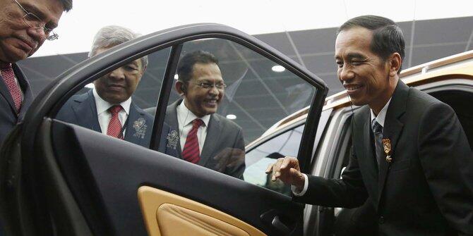 'Kenapa Proton, Kenapa Hendropriyono, Jokowi?'