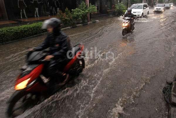 &#91;KUMPULAN FOTO&#93; Jakarta Dikepung Banjir