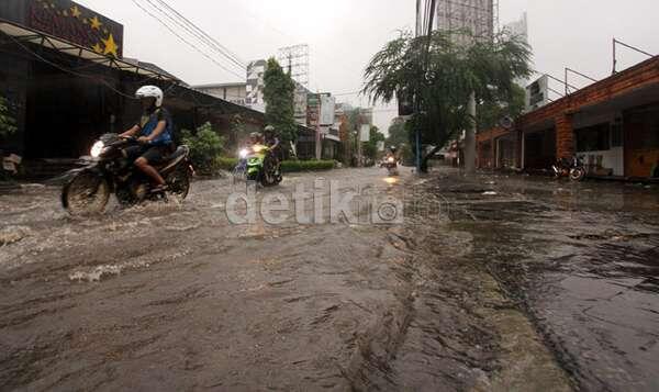 &#91;KUMPULAN FOTO&#93; Jakarta Dikepung Banjir