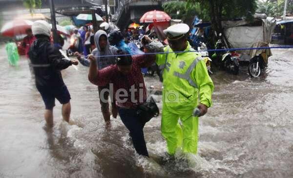 &#91;KUMPULAN FOTO&#93; Jakarta Dikepung Banjir