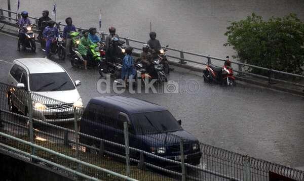 &#91;KUMPULAN FOTO&#93; Jakarta Dikepung Banjir