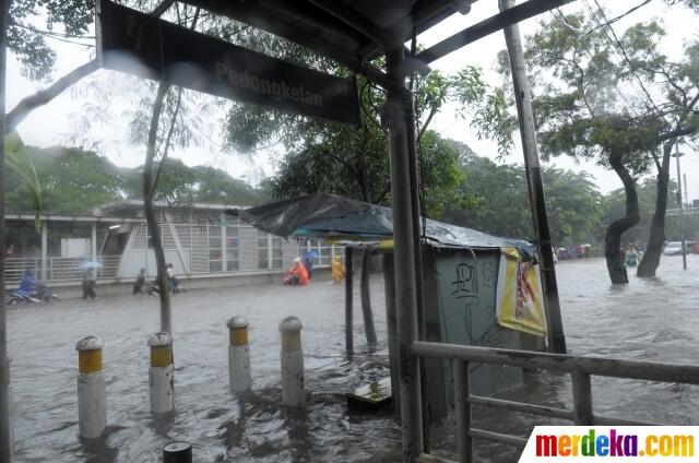 &#91;KUMPULAN FOTO&#93; Jakarta Dikepung Banjir