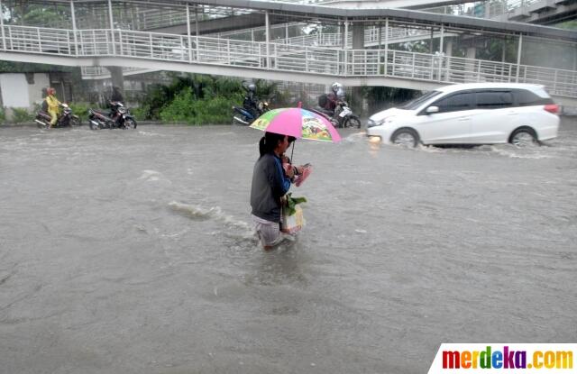 &#91;KUMPULAN FOTO&#93; Jakarta Dikepung Banjir