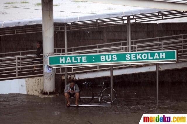 &#91;KUMPULAN FOTO&#93; Jakarta Dikepung Banjir