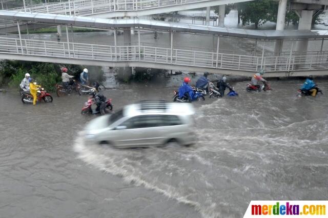 &#91;KUMPULAN FOTO&#93; Jakarta Dikepung Banjir