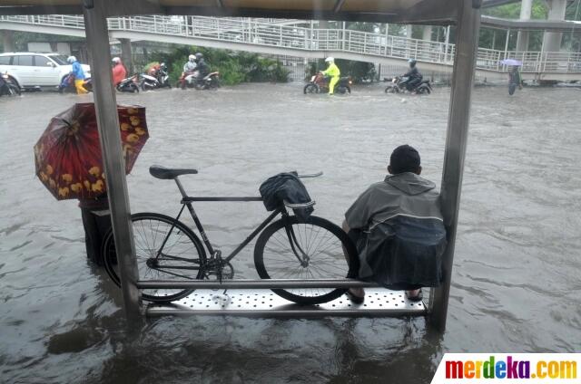 &#91;KUMPULAN FOTO&#93; Jakarta Dikepung Banjir