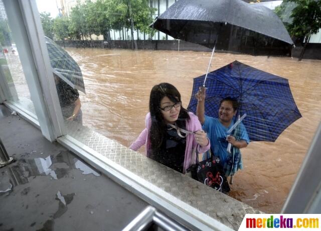 &#91;KUMPULAN FOTO&#93; Jakarta Dikepung Banjir