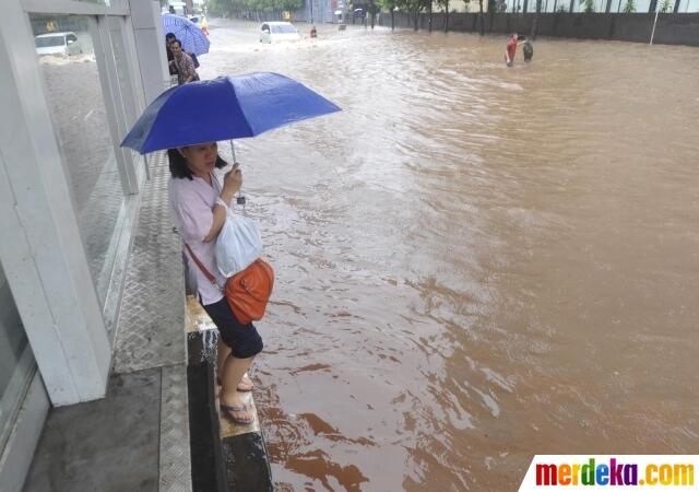 &#91;KUMPULAN FOTO&#93; Jakarta Dikepung Banjir