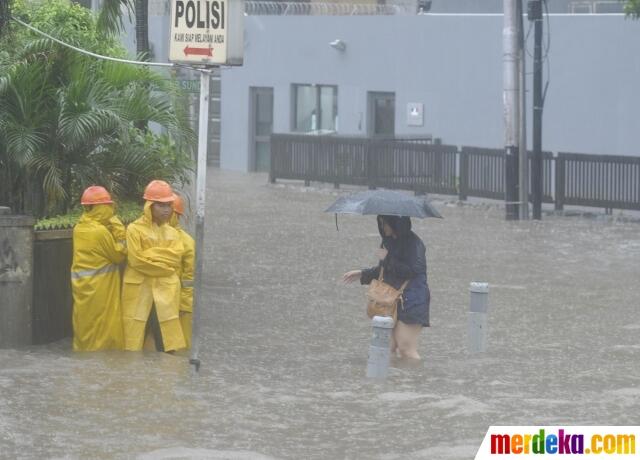 &#91;KUMPULAN FOTO&#93; Jakarta Dikepung Banjir