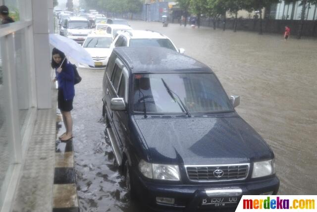 &#91;KUMPULAN FOTO&#93; Jakarta Dikepung Banjir