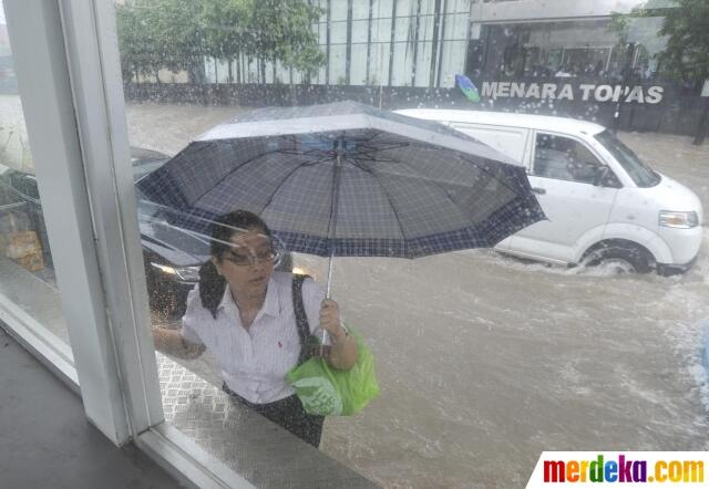 &#91;KUMPULAN FOTO&#93; Jakarta Dikepung Banjir