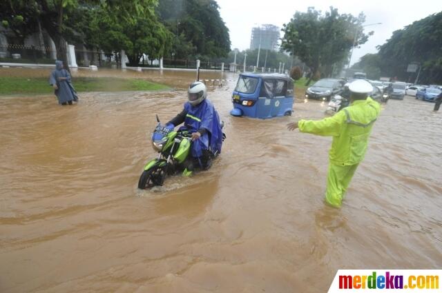 &#91;KUMPULAN FOTO&#93; Jakarta Dikepung Banjir