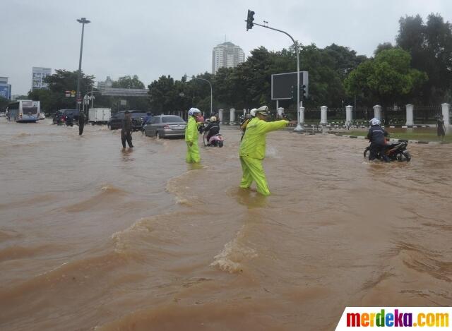 &#91;KUMPULAN FOTO&#93; Jakarta Dikepung Banjir