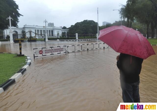 &#91;KUMPULAN FOTO&#93; Jakarta Dikepung Banjir