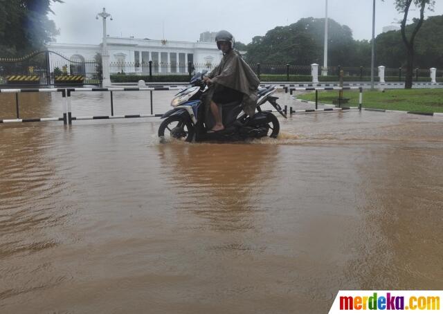 &#91;KUMPULAN FOTO&#93; Jakarta Dikepung Banjir