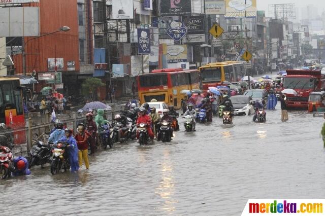 &#91;KUMPULAN FOTO&#93; Jakarta Dikepung Banjir