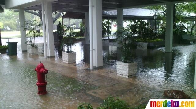 &#91;KUMPULAN FOTO&#93; Jakarta Dikepung Banjir