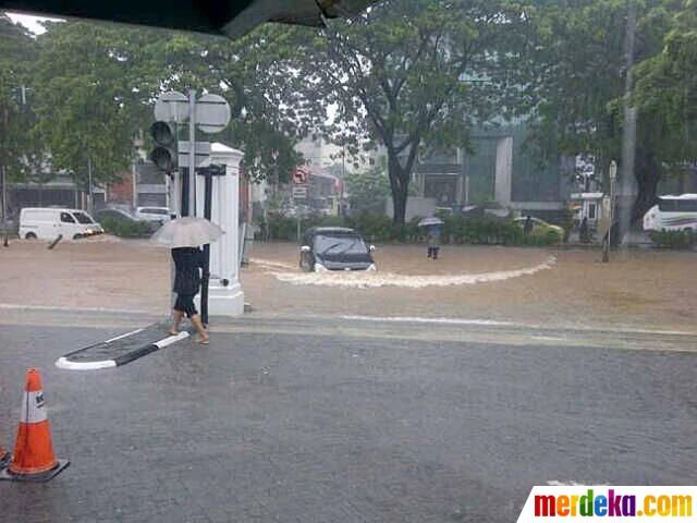 &#91;KUMPULAN FOTO&#93; Jakarta Dikepung Banjir