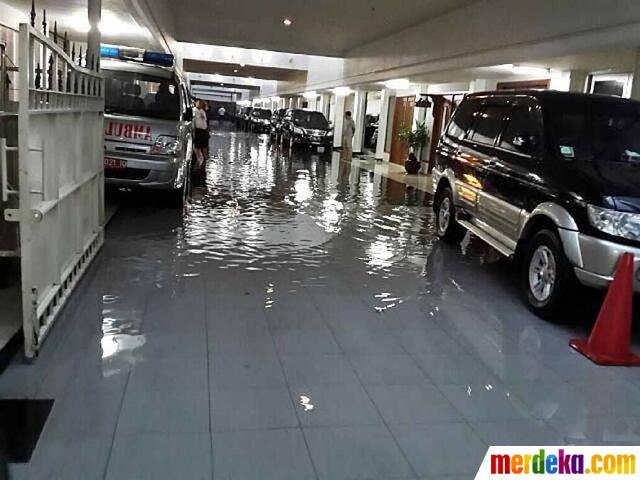 &#91;KUMPULAN FOTO&#93; Jakarta Dikepung Banjir