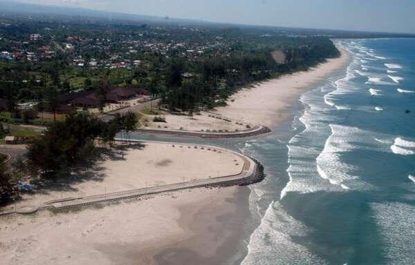 7 Km Keindahan Pantai Panjang di Bengkulu