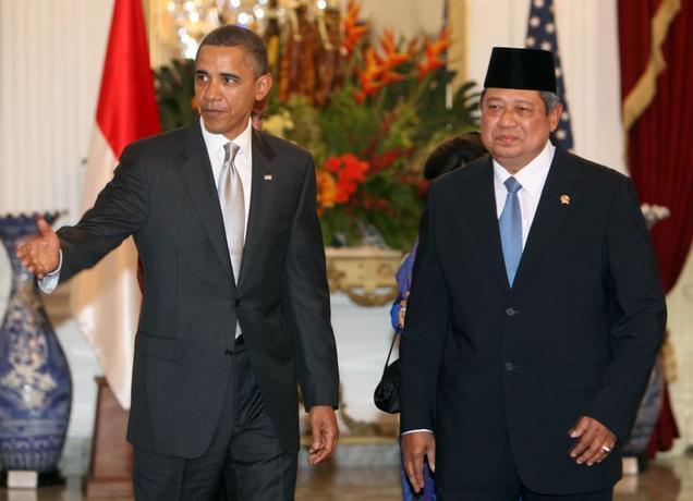 Diejek 'Kampungan', Ternyata Cara Jokowi Pakai Jas saat di Brunei Sudah Benar